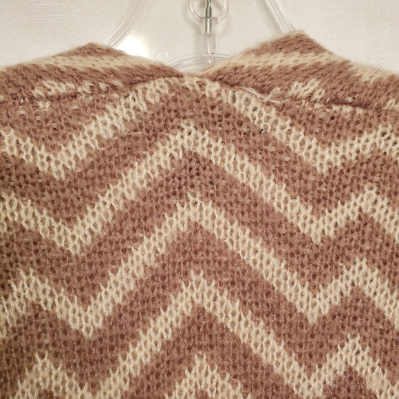 Forever 21 Chevron Pattern Long Cardigan - Picture 6 of 8